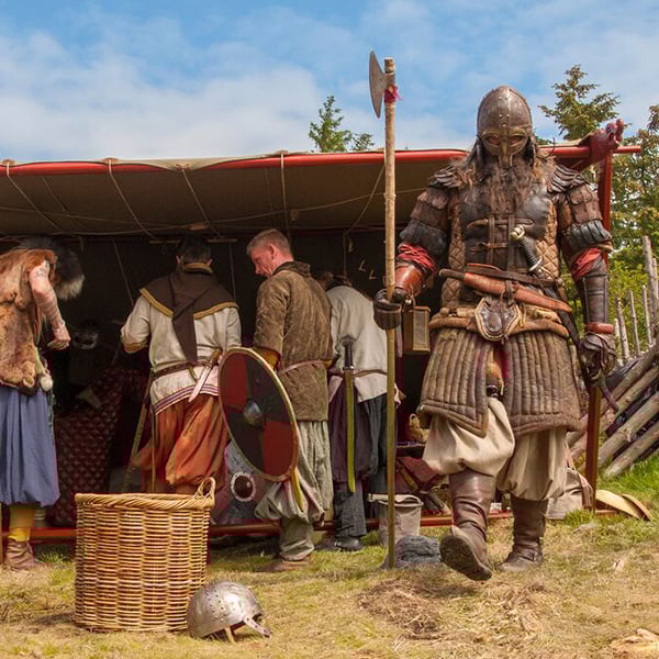 "Vikinger på vikingebyen Avaldsnes"