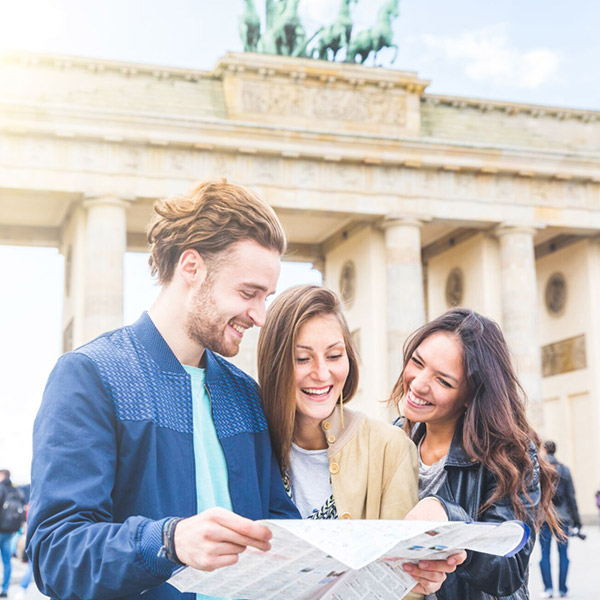 "friends on sightseeing in berlin"