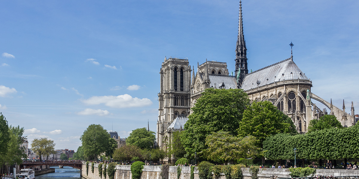 Katedralen Notre Dame sett fra avstand