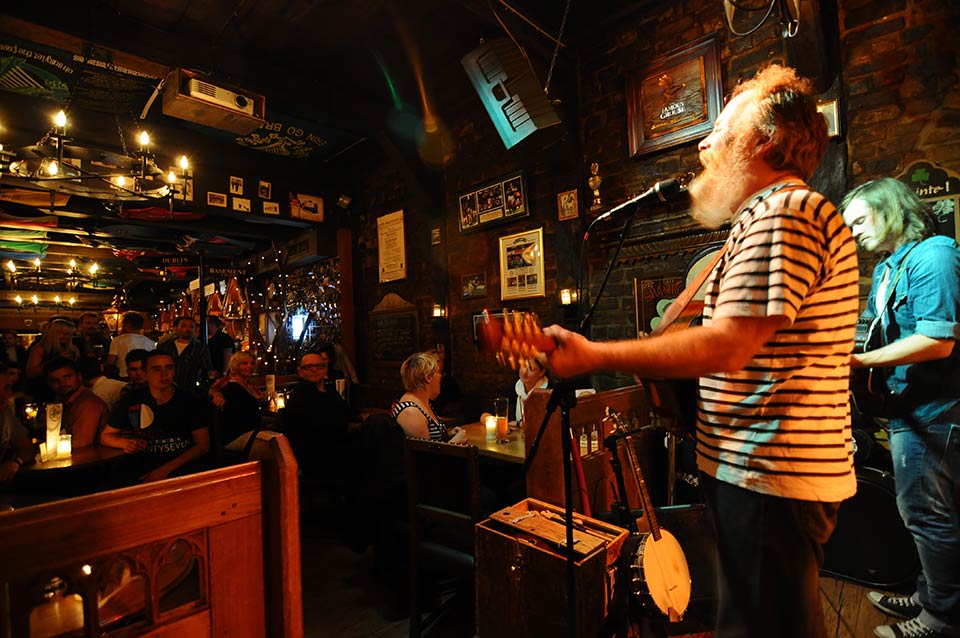 Fly til Aalborg, besøk Irish House.