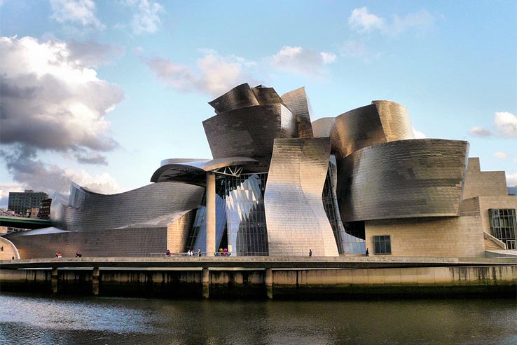 Fly til Bilbao, besøk Guggenheim-museet
