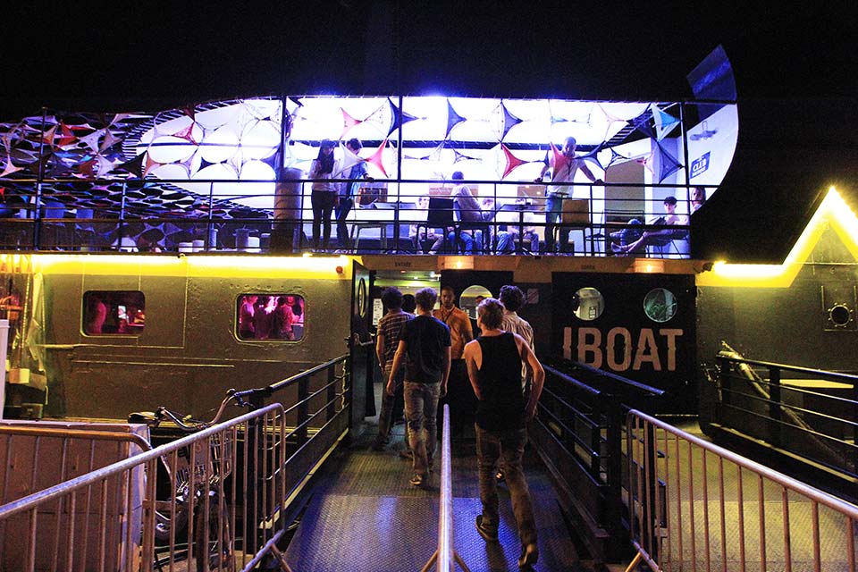 Fly til Bordeaux, besøk utestedet I.Boat.