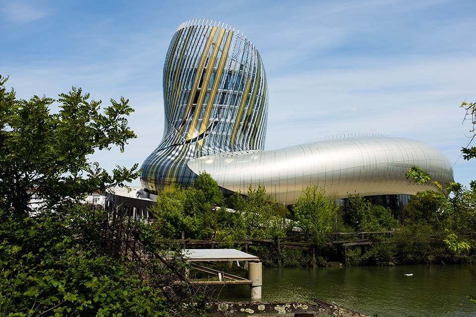 Fly til Bordeaux, besøk vinmuseet.