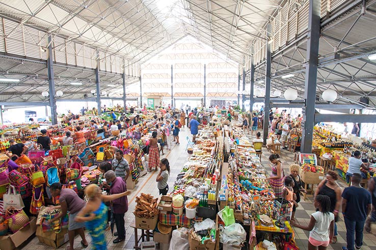 Fly til Martinique, besøk markedet Le Marché Couvert i Fort-de-France.