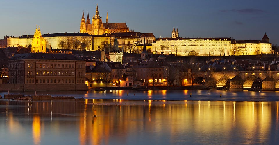 Fly to Praha, opplev luksus til overkommelige priser.