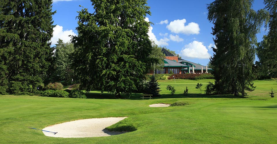 Fly to Praha, spill golf i Tsjekkia.