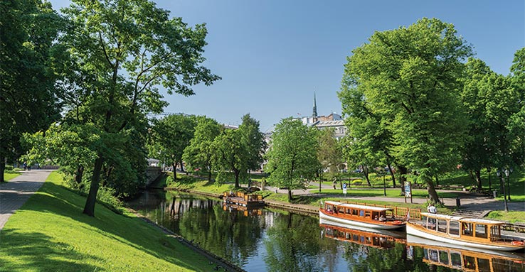 Fly til Riga, opplev strålende sommervær.