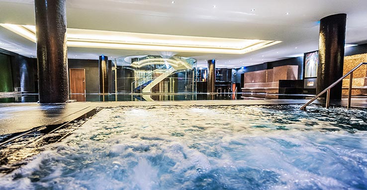 Fly til Riga, unn deg en spa-opplevelse.